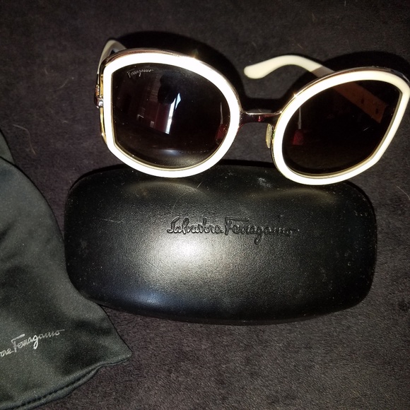 Salvatore Ferragamo Ladies White Buckle Sunglasses main image 7